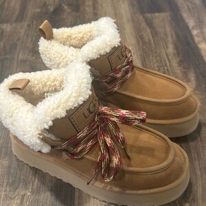 Women’s Ugg Boot, size 9.